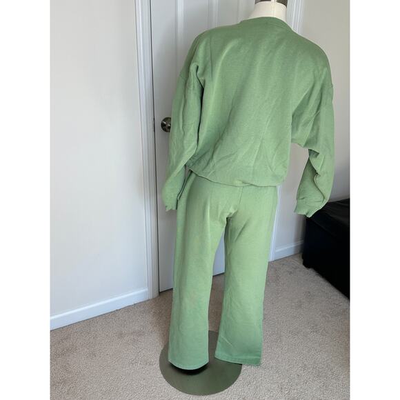 Princess Polly green crewneck/straight sweatpant set, size XS - Picture 2 of 5